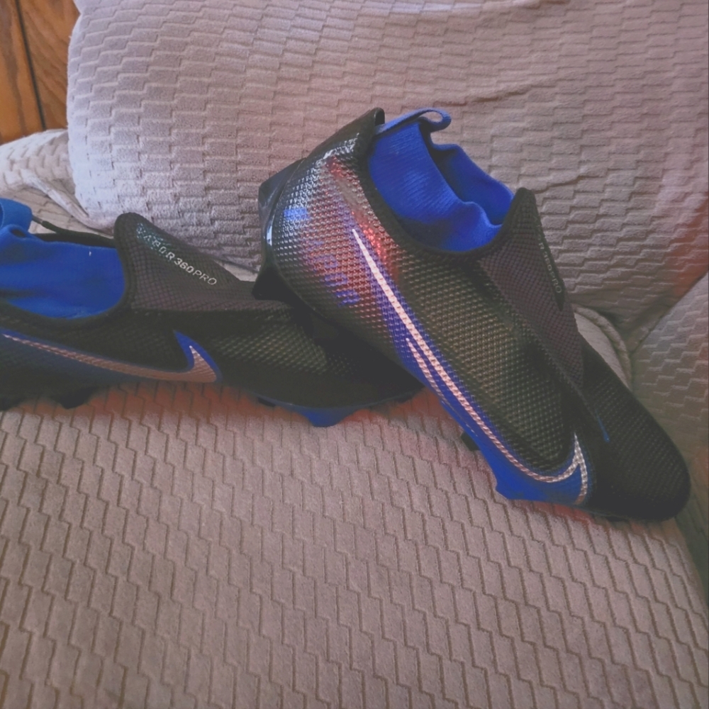 Nike Vapor Edge Pro 360 Black Game Royal Football Cleats AO8277-002 size 10.5
